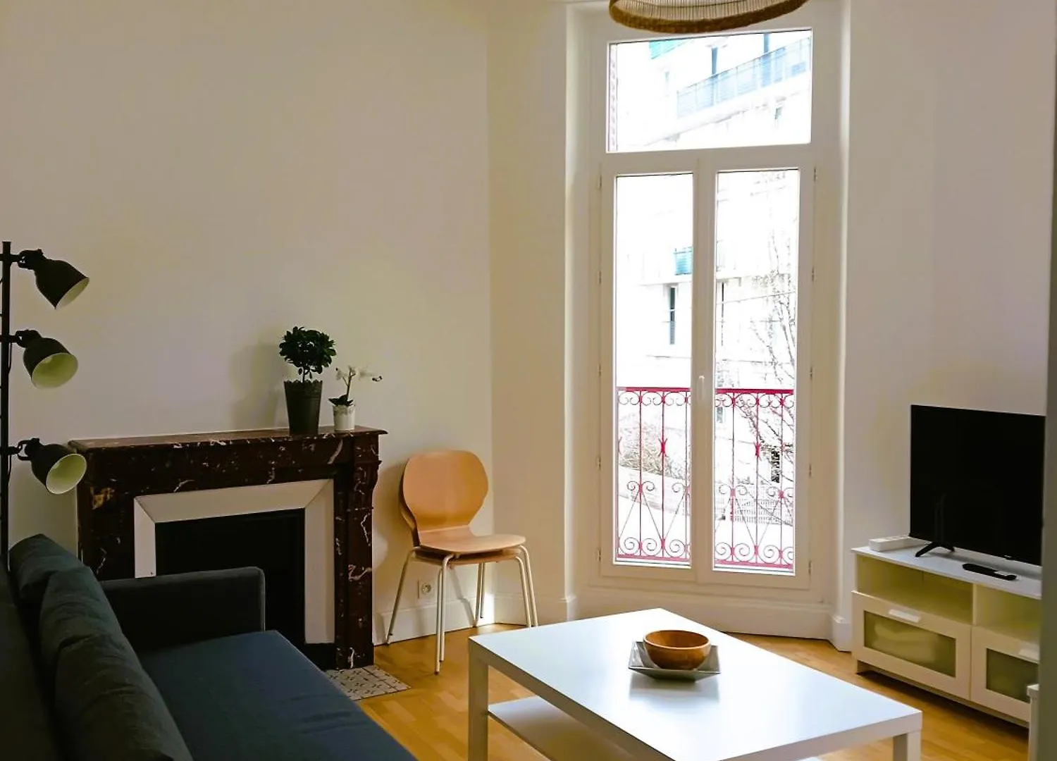 Apartment 102 - Appart Renove Avec Grand Salon Et 1 Chambre - Tram Et Clinique Mutualiste A 1 Min Grenoble France