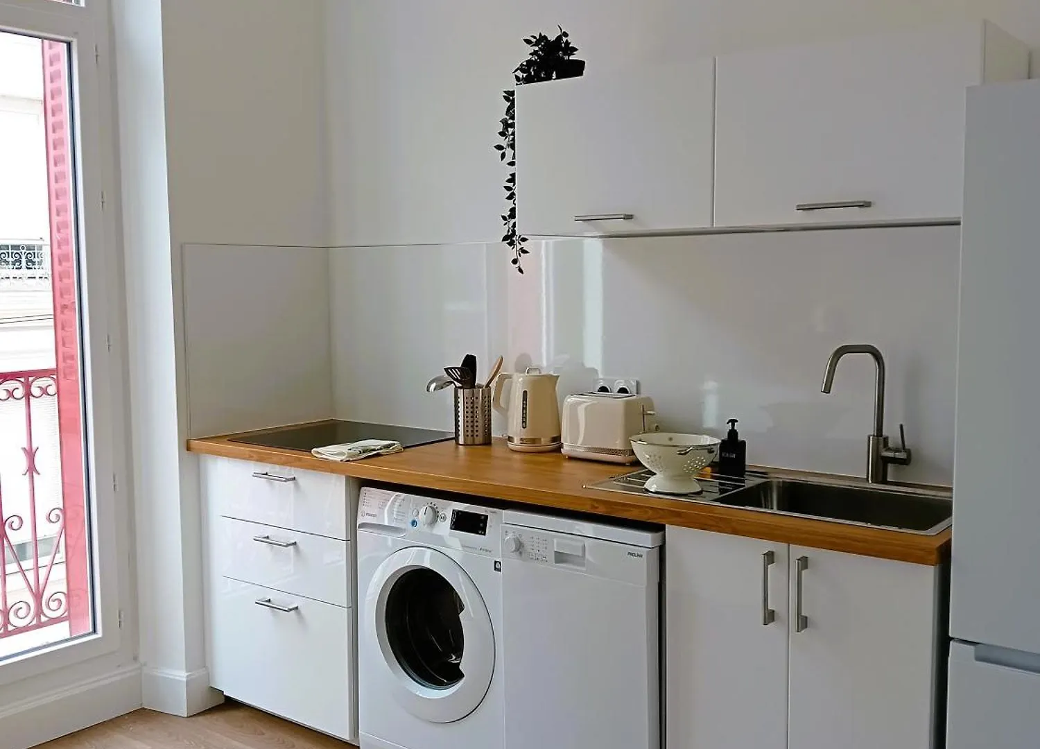 102 - Appart Renove Avec Grand Salon Et 1 Chambre - Tram Et Clinique Mutualiste A 1 Min Grenoble 0*,  France